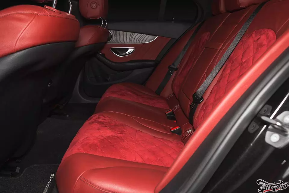 Mercedes C class. Замена центральной части сидений с кожи на алькантару.